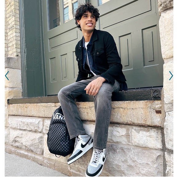 MOVING SALE | NWT Men’s Levi’s Relaxed Fit Trucker Jacket In Black, Size Medium - Picture 6 of 7